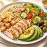 - Vyvážený tanier obsahujúci sacharidy, bielkoviny a tuky pre stabilnú energiu počas dňa